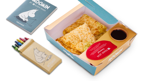Yama Kids Pancakes - barnmeny med pannkakor, pannkakssylt och chokladsås. Yama Kids är en måltid anpassad för Sushi Yamas yngsta gäster med kreativt pyssel som introducerar barnen för mumintrollens magiska värld.