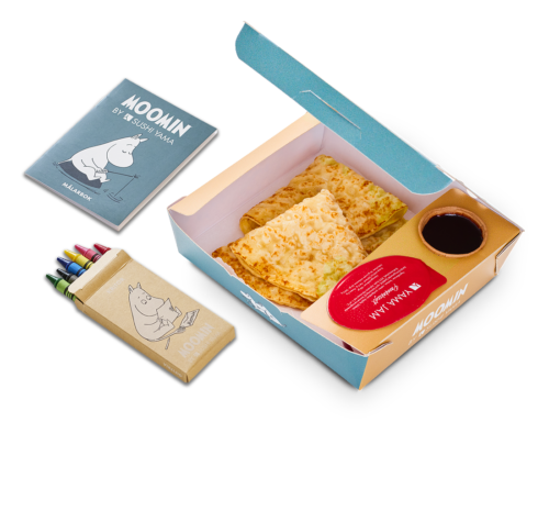 Yama Kids Pancakes - barnmeny med pannkakor, pannkakssylt och chokladsås. Yama Kids är en måltid anpassad för Sushi Yamas yngsta gäster med kreativt pyssel som introducerar barnen för mumintrollens magiska värld.