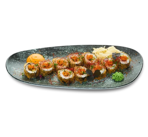 fler friterade spicy tune rullar på tallrik